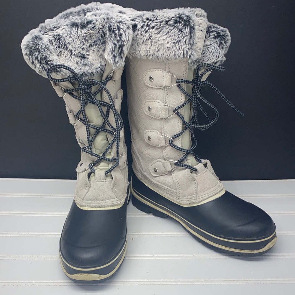 Khombu Emily Light Gray Winter Snow Boots size 6M